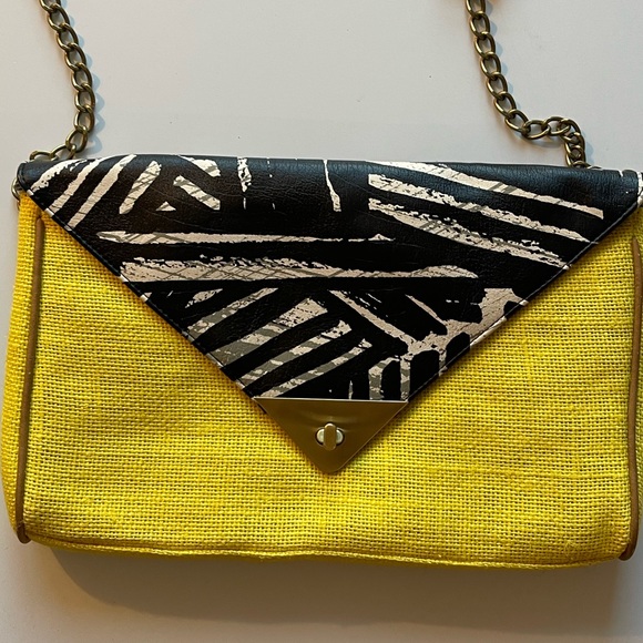 Yellow clutch purse with chain strap - Picture 2 of 7